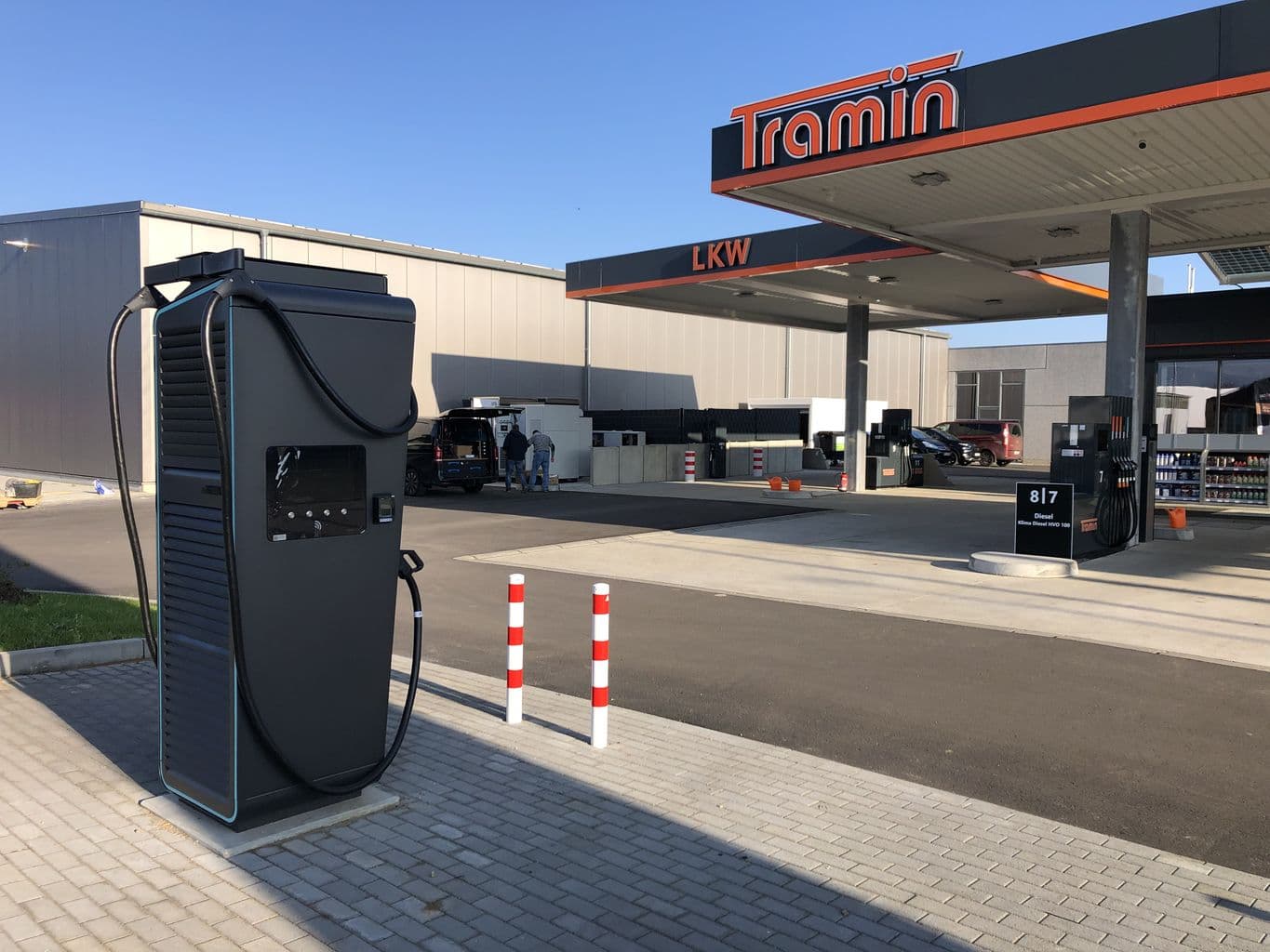 Eng2Move 1st Project - BESS Providing Grid Boosting for EV Charger